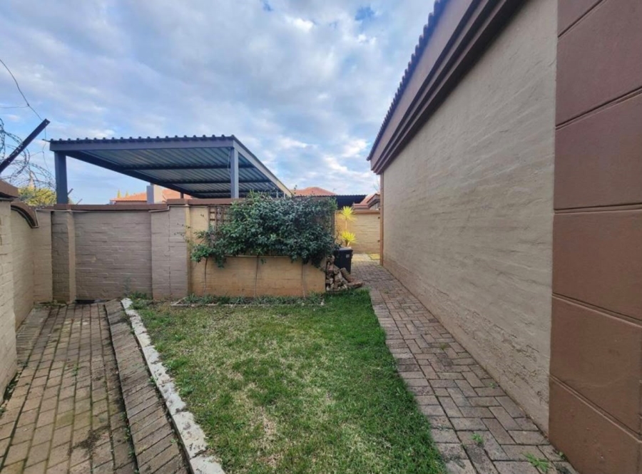 To Let 3 Bedroom Property for Rent in Groenvlei Sh Free State
